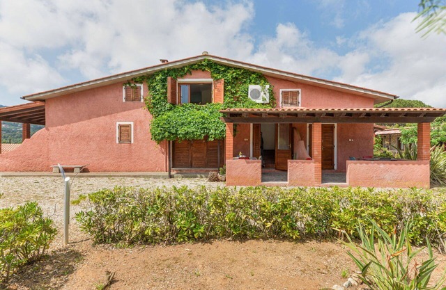 Lovely apartment for 4 guests with pool, A/C, WIFI and terrace