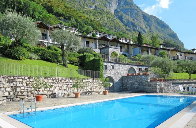 Lovely apartment for 4 people with pool, WIFI, TV, terrace and pets allowed