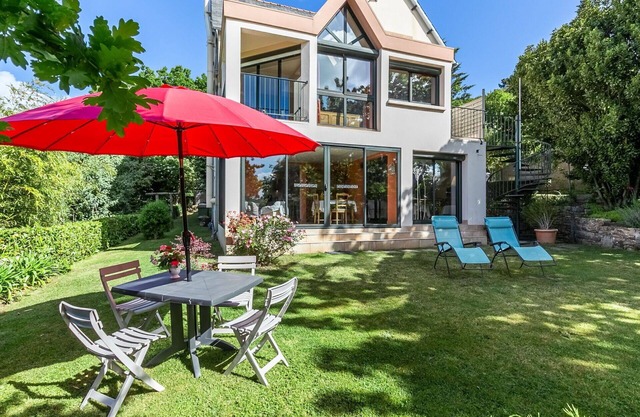 Lovely apartment for 2 guests with WIFI, TV, pets allowed and parking