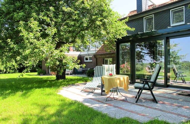 Lovely apartment for 2 guests with WIFI, TV, patio and parking