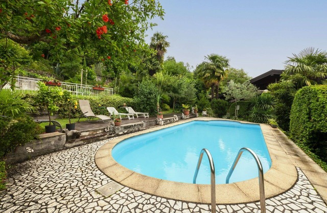 Lovely apartment for 2 people with A/C, pool, WIFI, TV, patio, pets allowed and parking