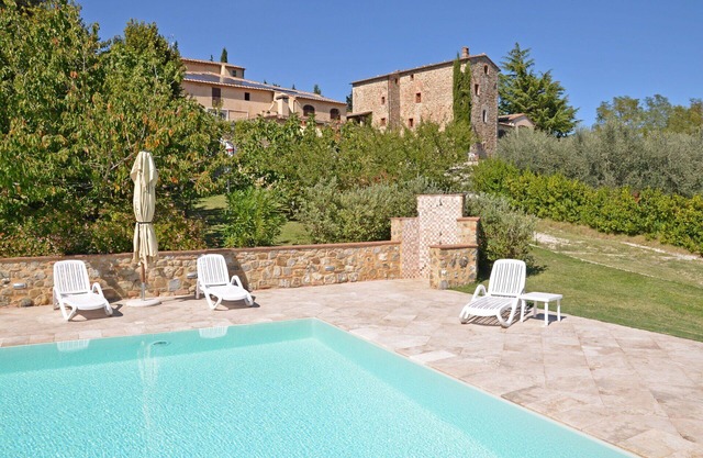 Lovely apartment for 2 guests with pool, WIFI, TV and pets allowed, close to San Gimignano
