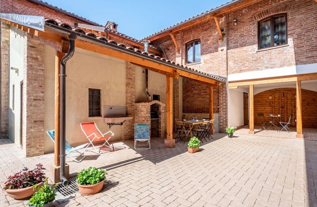 Lovely apartment for 3 guests with WIFI, TV, patio, pets allowed and parking