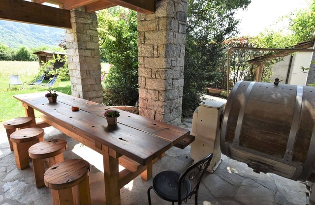 Lovely apartment for 3 people with WIFI, TV, patio, pets allowed and parking
