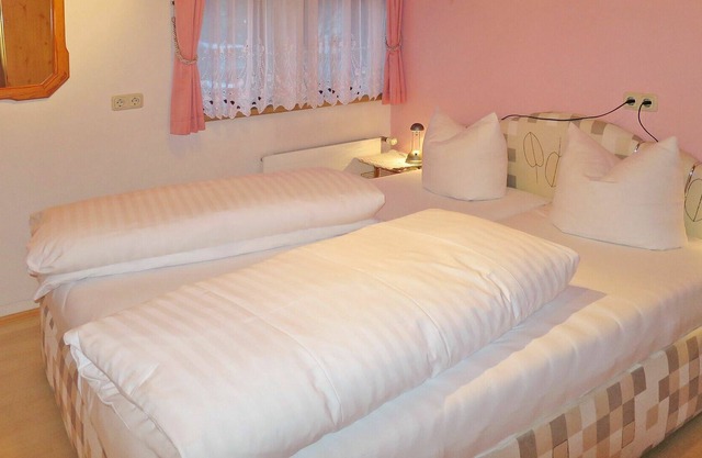 Lovely apartment for 4 guests with TV, balcony and parking