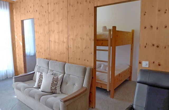 Lovely apartment for 4 people with WIFI, TV, balcony and pets allowed