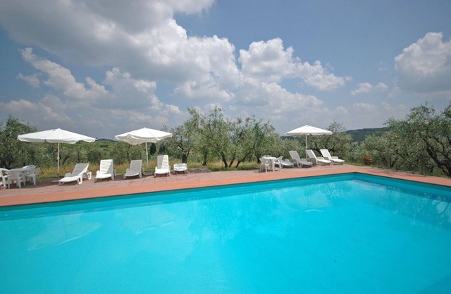 Lovely apartment for 4 guests with WIFI, pool and TV, close to Florence