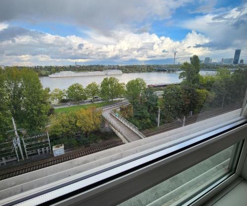 Lovely Apartment for 4 on the Danube River - Private Parking