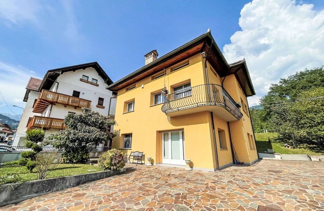 Lovely apartment for 4 people with WIFI, TV and parking