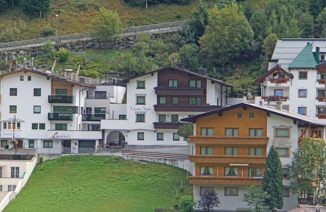 Lovely apartment for 5 guests with WIFI, TV, terrace, pets allowed and parking
