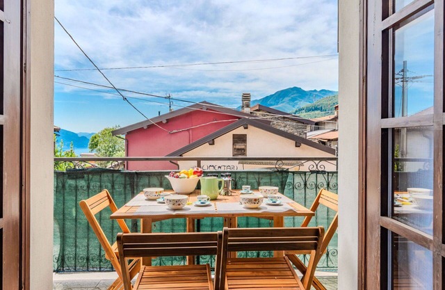 Lovely apartment for 5 guests with WIFI, TV, patio and pets allowed
