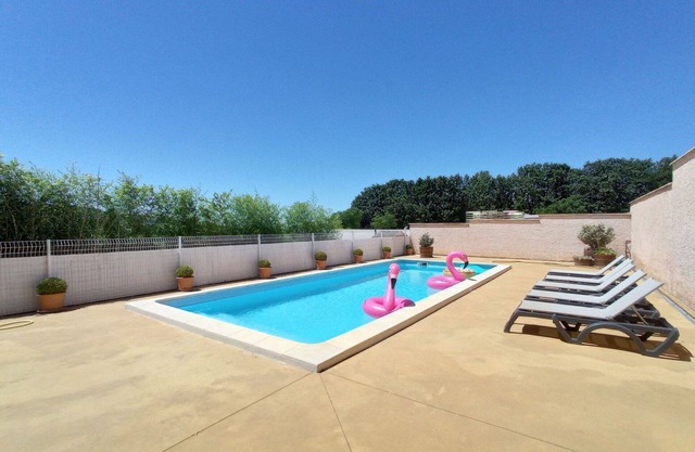 Lovely apartment for 5 people with WIFI, private pool, A/C, TV and balcony