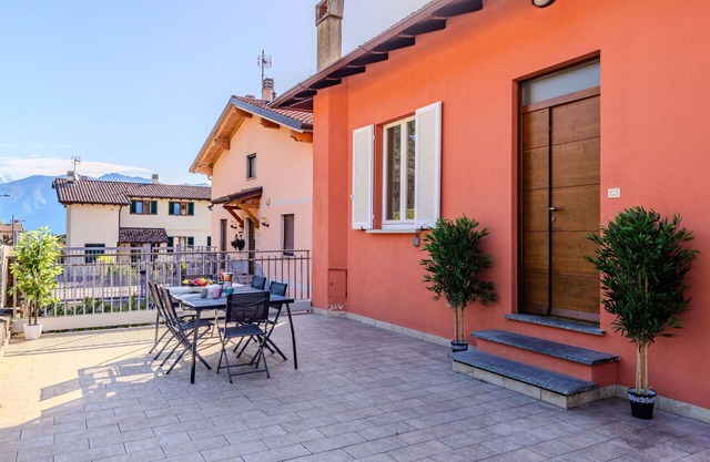 Lovely apartment for 6 guests with WIFI, TV and terrace