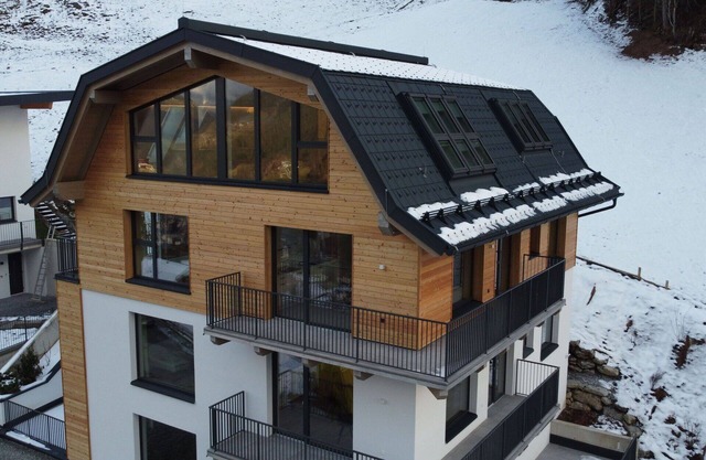 Lovely apartment for 6 guests with WIFI, TV, terrace and parking