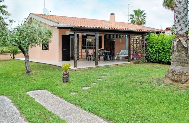 Lovely apartment for 6 people with WIFI, A/C, TV, terrace, pets allowed and parking