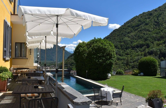 Lovely apartment for 4 people with WIFI, pool, TV, patio, pets allowed, panoramic view and parking