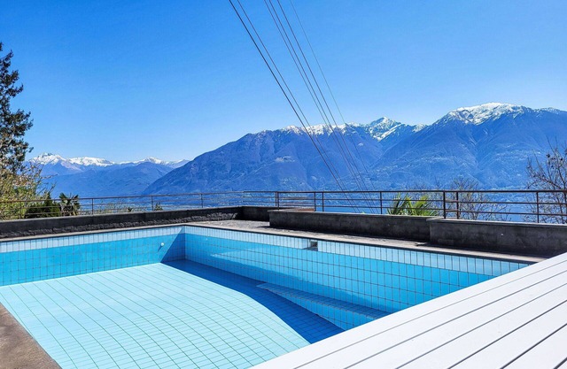 Lovely apartment for 4 people with WIFI, pool, TV, patio, pets allowed and panoramic view