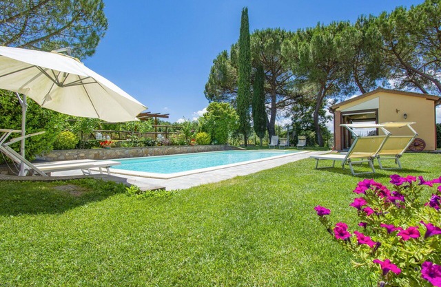 Lovely apartment for 4 guests with pool, WIFI, TV, terrace, pets allowed and parking
