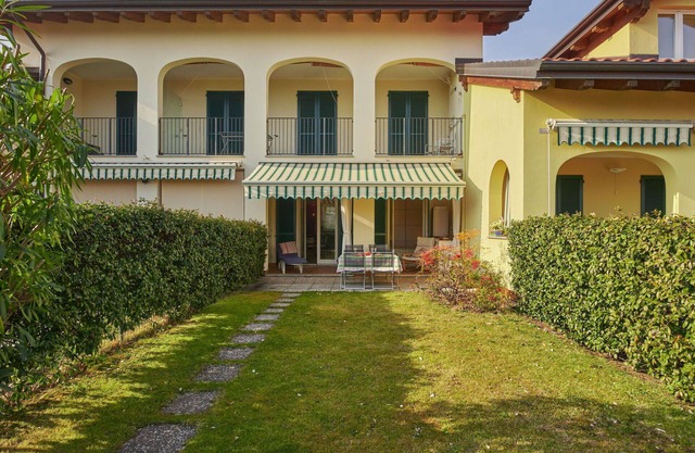 Lovely apartment for 4 guests with WIFI, pool, TV and pets allowed