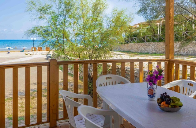 Lovely apartment for 6 guests with A/C, TV and terrace