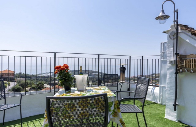 Lovely apartment for 6 guests with WIFI, A/C, terrace and parking