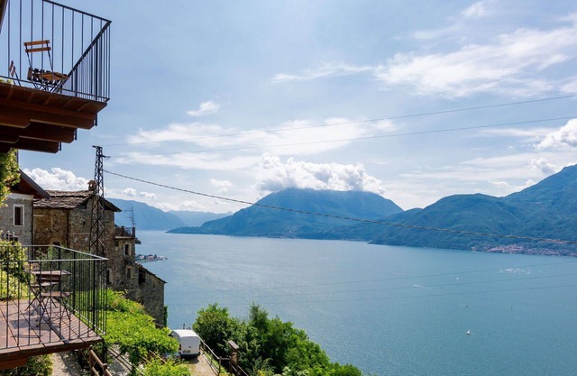 Lovely apartment for 5 people with WIFI, TV, balcony and pets allowed