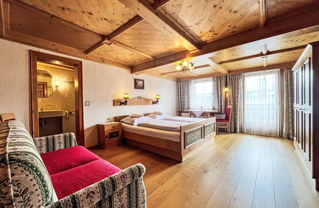 Lovely apartment in villa for 2 guests with WIFI, TV, balcony, pets allowed and parking