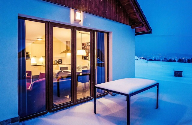 Lovely apartment in villa for 6 people with WIFI, TV, terrace, pets allowed and parking