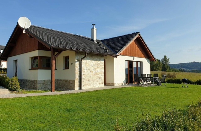 Lovely apartment in villa for 6 people with WIFI, TV, terrace, pets allowed and parking