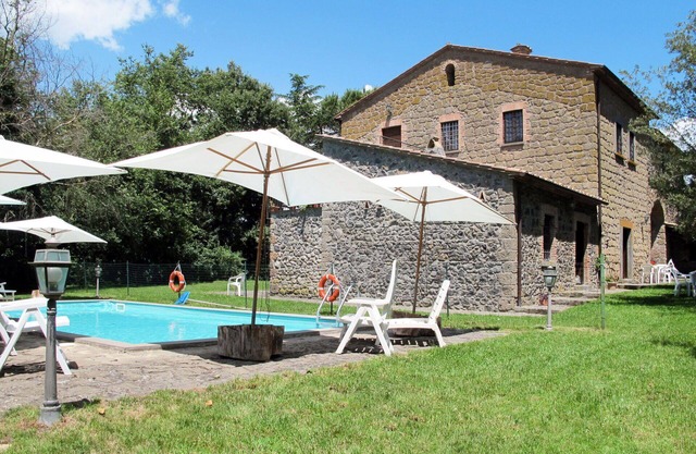 Lovely apartment in villa for 6 guests with pool, WIFI, TV, patio and pets allowed