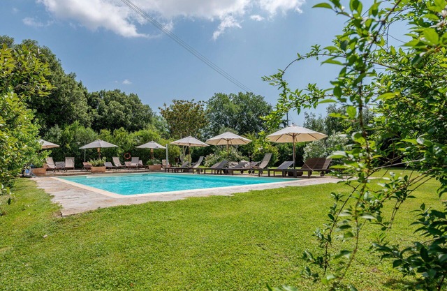 Lovely apartment in villa for 2 people with A/C, pool, WIFI, TV, patio, pets allowed and parking