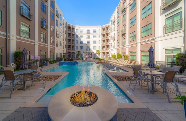 Lovely Apartment in Uptown hub