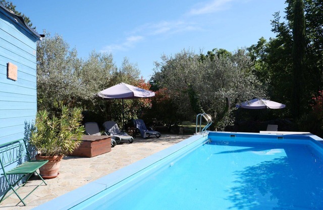 Lovely apartment in villa for 4 guests with pool, terrace and pets allowed