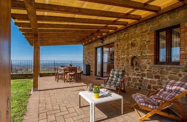 Lovely apartment in villa for 4 people with WIFI, terrace, pets allowed and panoramic view