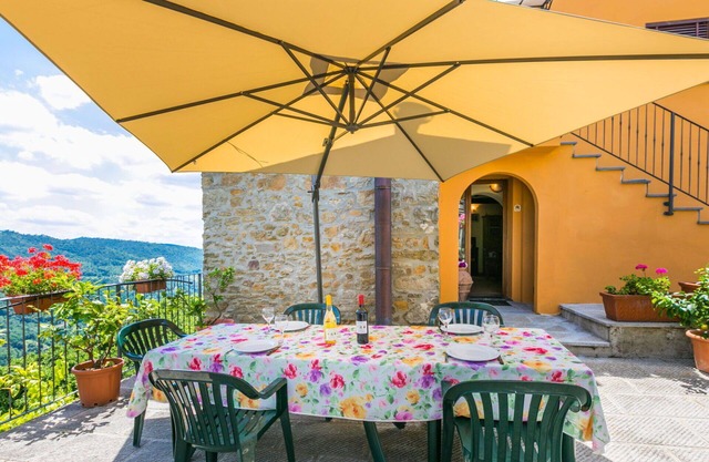 Lovely apartment in villa for 3 people with WIFI, pool, TV and terrace