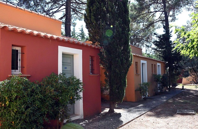 Lovely apartment in villa for 6 guests with pool, WIFI, A/C, TV, terrace, pets allowed and parking
