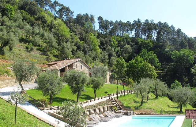 Lovely apartment in villa for 6 people with pool, WIFI, A/C, TV, terrace and pets allowed