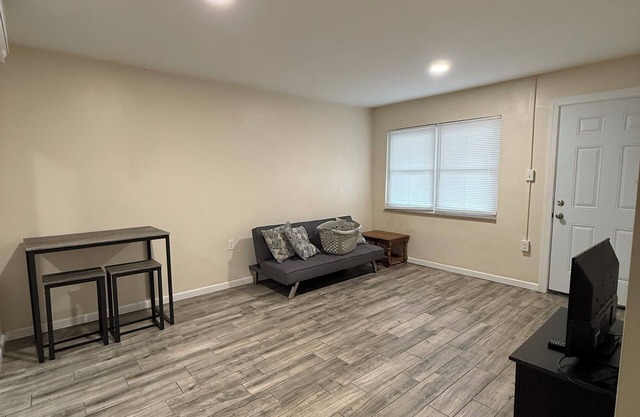 Lovely apartment with AC in charming Buckhannon