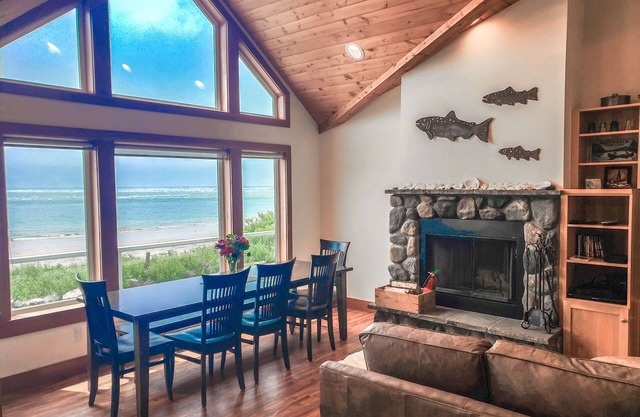 Lovely Beachfront Home with Amazing Views!