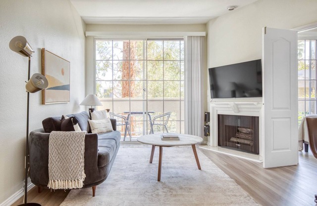 Lovely Beverly Hills 1BR near the Grove & Rodeo Drive, by Blueground