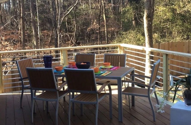 Lovely Bungalow in private , secluded neighborhood near Carrboro