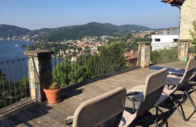 Lovely Cascina. Stunning Lake Views & Sun Deck