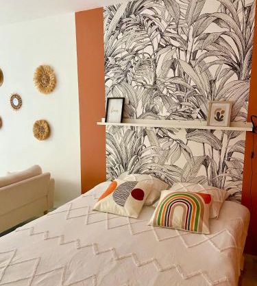 Lovely city center rental with balcony