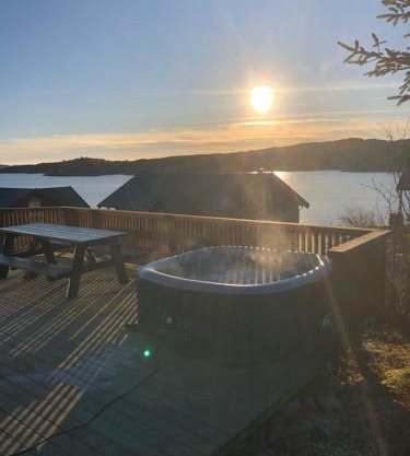 lovely cottage by the sea with hot tub and sauna