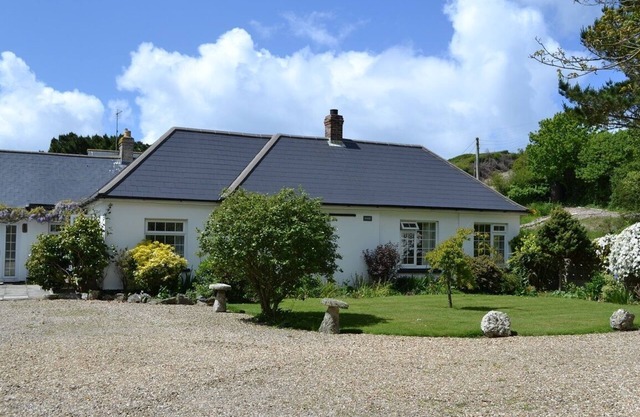 Lovely cottage in tranquil setting close to beaches and Cubert Common