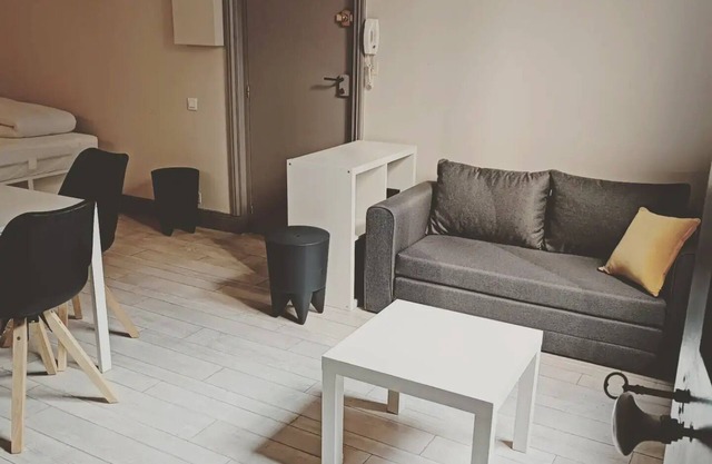 Lovely downtown studio