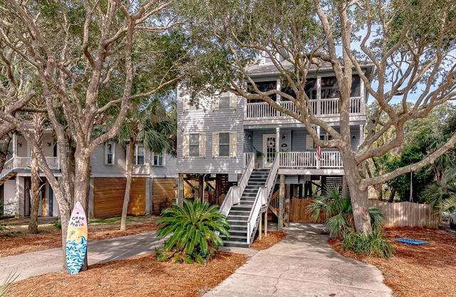 Lovely Folly Beach Home Just Steps to the Beach!