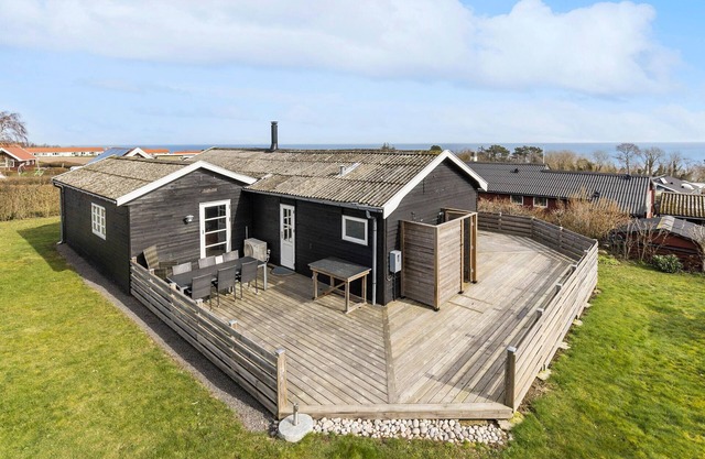 Lovely home in Allinge with kitchen
