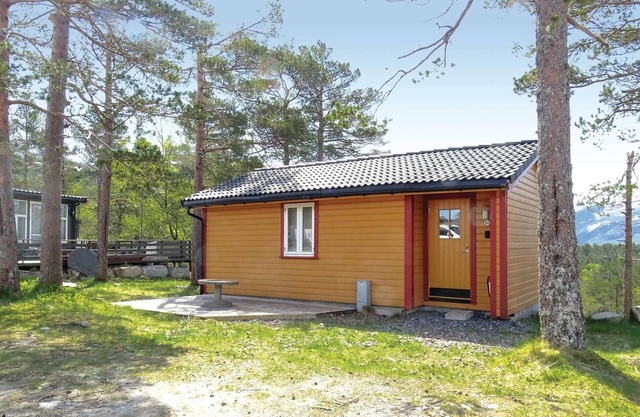 Lovely home in Dirdal