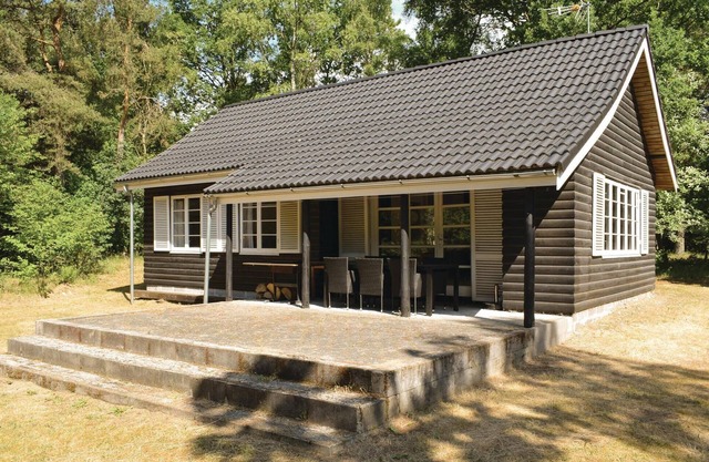 Lovely home in Ebeltoft with WiFi